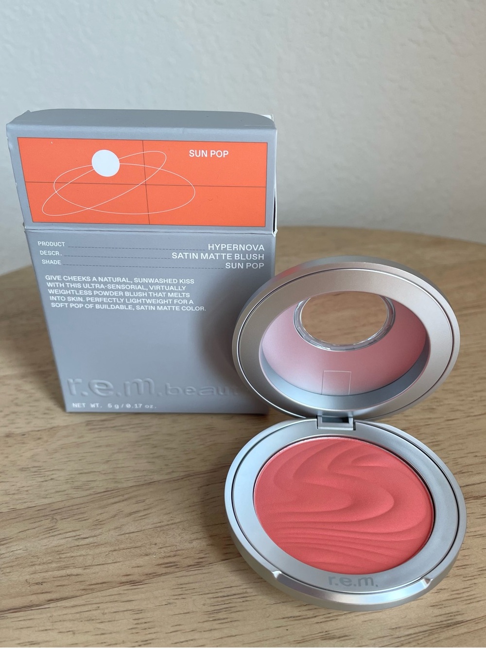 r.e.m. beauty Hypernova Satin Matte Blush in Sun Pop